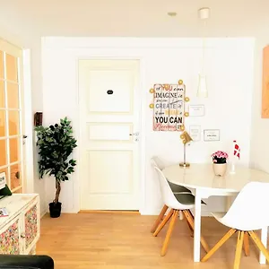300 Meter Walk To Lego House - 80m2 Two Bedroom With Garden - Unit B Billund